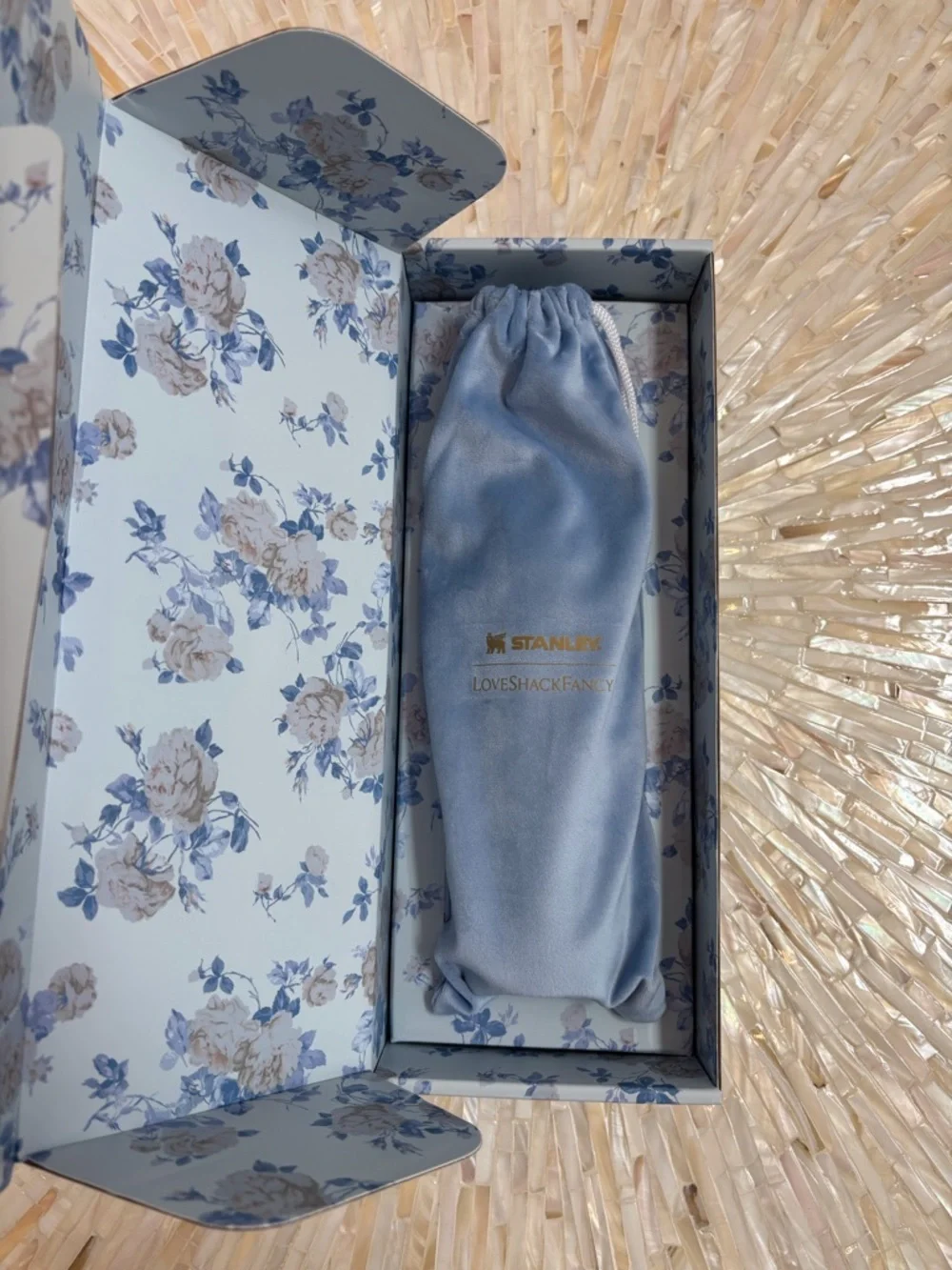 NWOT Stanley x LoveShackFancy Everblooming Roses 20oz All Day Slim Bottle - Picture 3 of 7